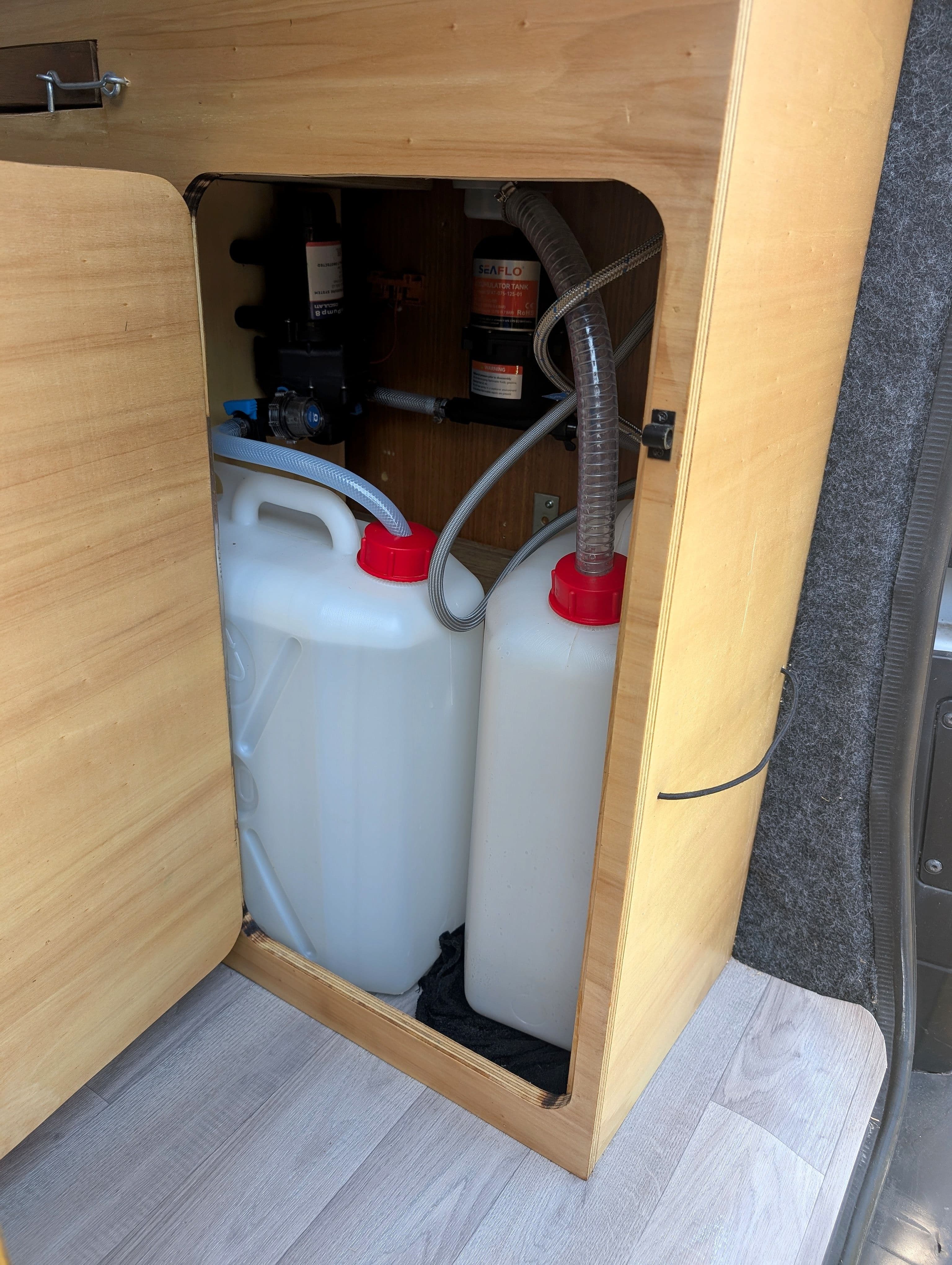 Maritxu — douche extérieure en fonctionnement