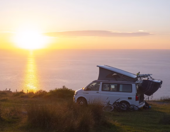 Pourquoi voyager en van au Pays Basque en basse saison ?