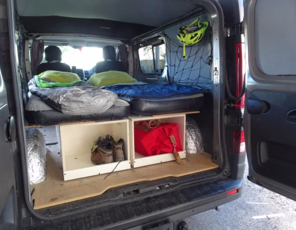 Quelles astuces pour optimiser l’espace dans un Renault Trafic aménagé pour la vanlife ?