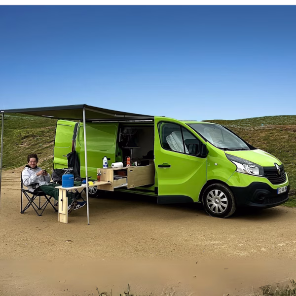 loulou-profite-avec-un-van-amenage-vanzon-explorer-en-bretagne