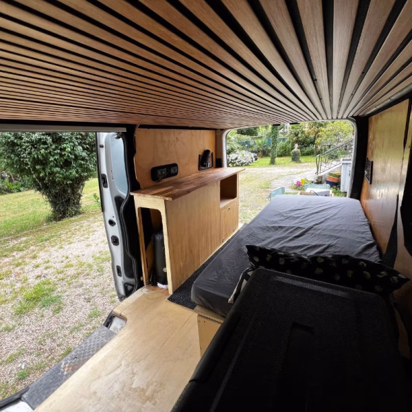 van-amenage-vu-interieur-vanzonexplorer